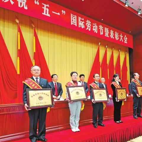 听牧牛业荣获云南省五一劳动奖